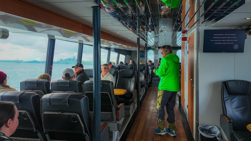 Ombord p&aring; ekspressb&aring;ten til Avaldsnes.