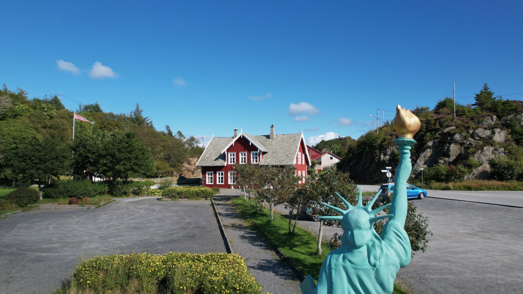 Frihetsgudinnen på Visnes.